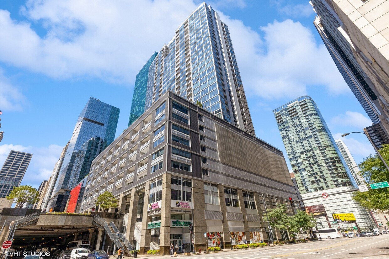 Foto principal - 240 E Illinois St