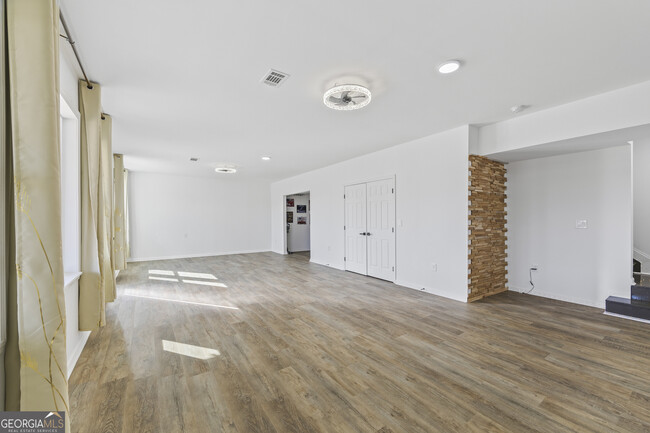 Building Photo - 690 Michigan Cir