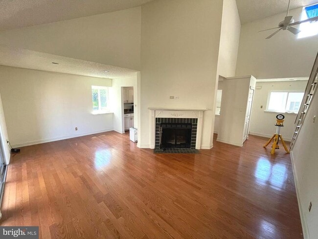 Building Photo - 245 Carriage Ct