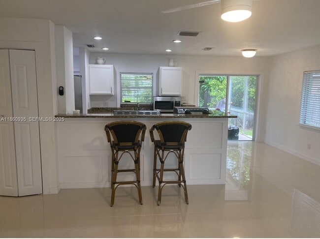 Building Photo - 5237 Warren St