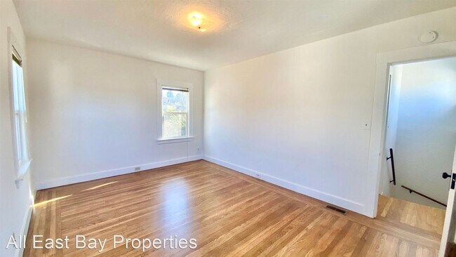 Foto del edificio - 3 br, 1 bath House - 1011 Ramona Ave.