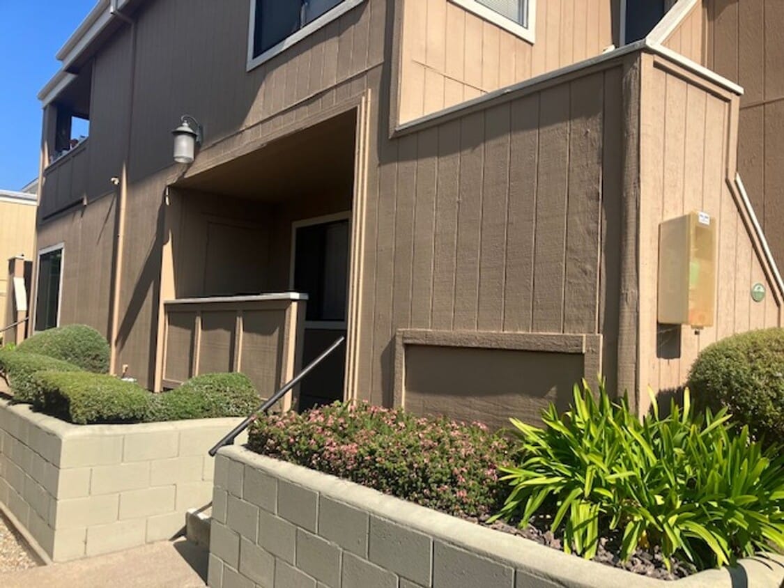 Primary Photo - Great One Bedroom Condo in Monterey