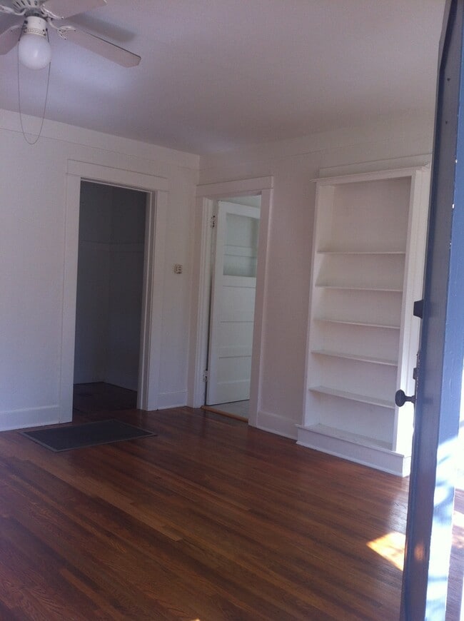 Building Photo - 424 El Centro St