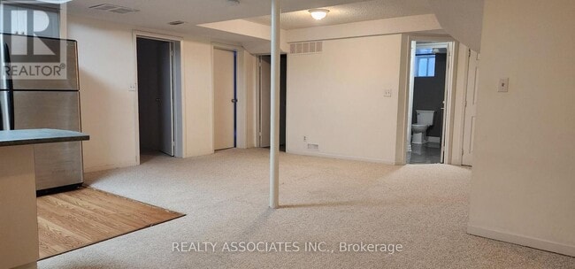 Building Photo - 41 Lawnview Dr