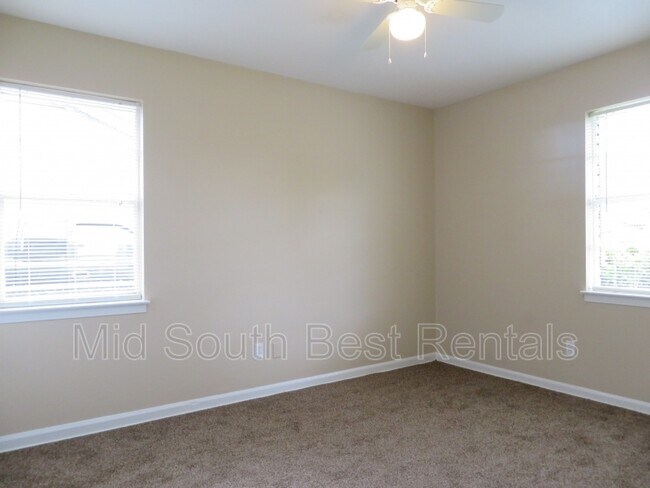Building Photo - 4281 Tomahawk St