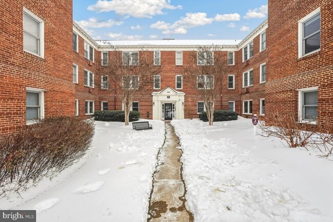 Foto del edificio - 906 S Washington St