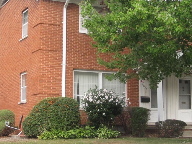 Building Photo - 7037 Garling Dr