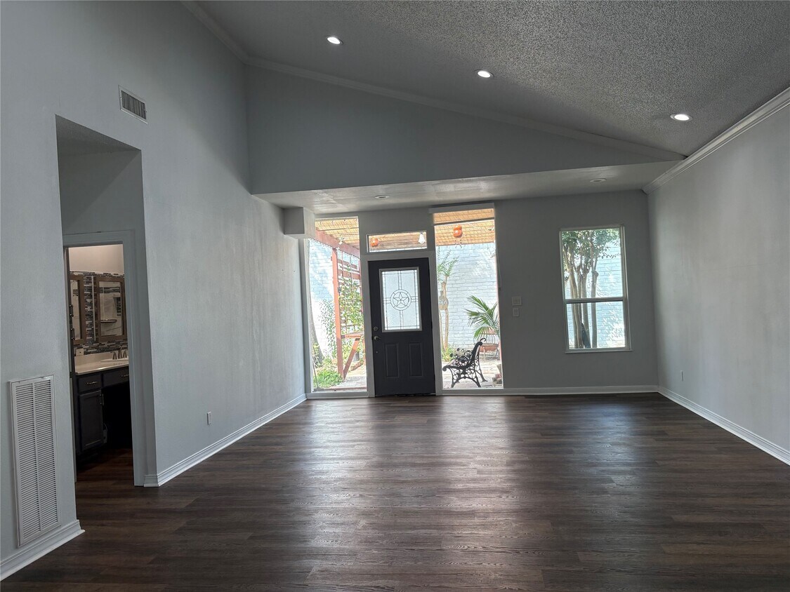 Foto principal - 1012 Fleetwood Pl Dr