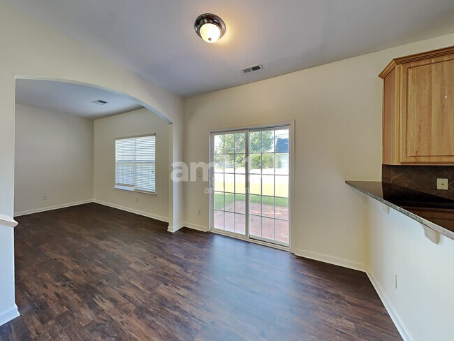 Foto del edificio - 2948 Clover Rd NW