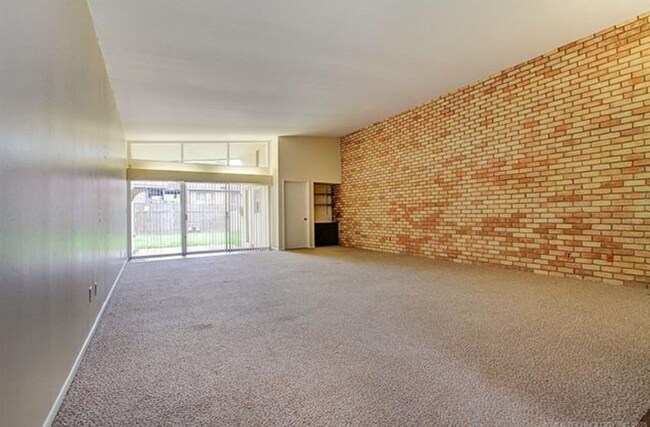 Foto del edificio - 48th Pl Duplex