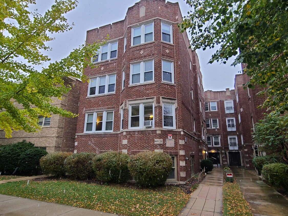 8021 Keating Ave, Skokie, IL 60076 - Apartments in Skokie, IL ...