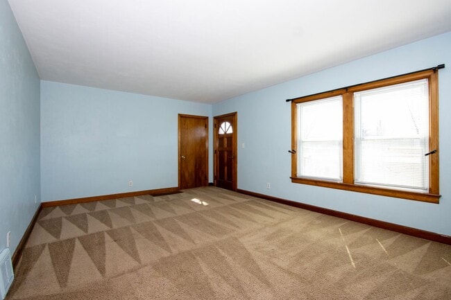 Building Photo - Four Bedroom Single-Family Home