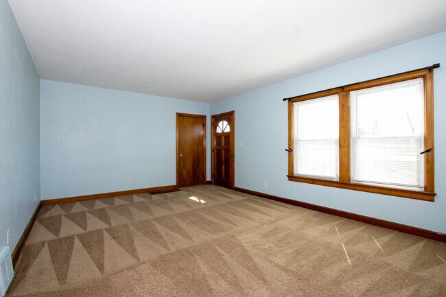 Foto del edificio - Four Bedroom Single-Family Home