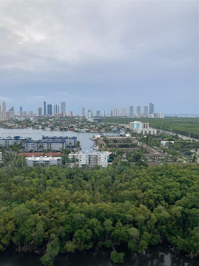 Foto del edificio - 16385 Biscayne Blvd