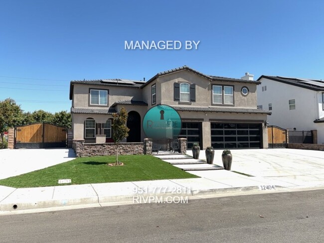 Building Photo - YOUR DREAM HOME AWAITS IN EASTVALE!! SOLAR...