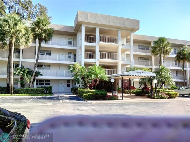 Foto del edificio - 3051 S Palm Aire Dr