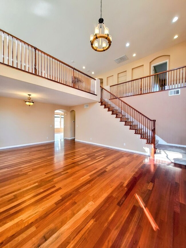 Building Photo - Beautiful & Spacious 5bd House w/In-law Suite on 1st Floor