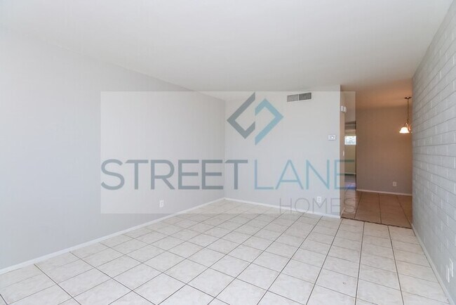 Building Photo - REDUCED!
