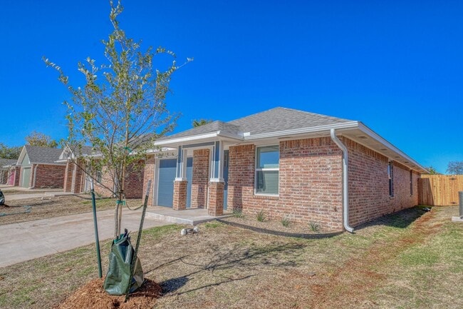 Building Photo - Brand New Construction in Varenna Landing! Storm shelter and lawn care included!