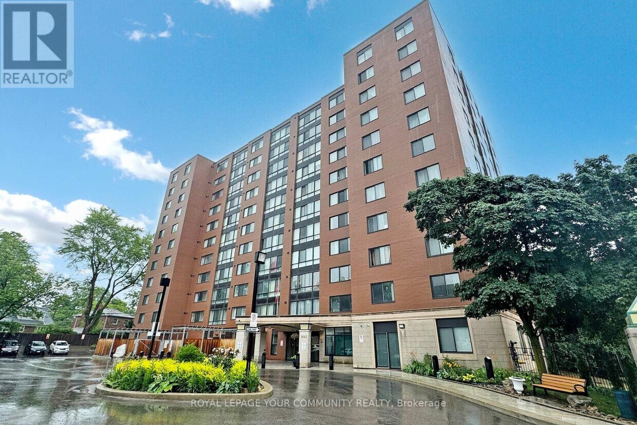 Photo principale - 1665-1665 Victoria Park Ave