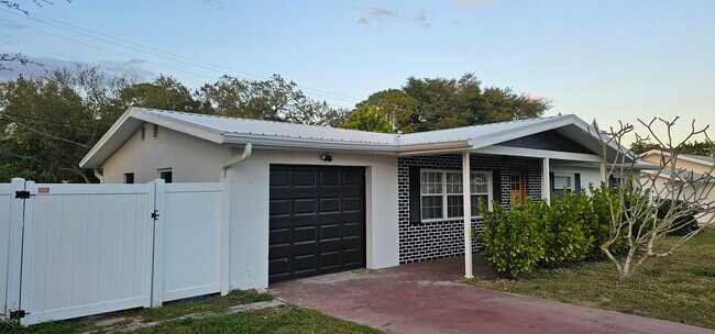 Foto del edificio - 370 Hunt Dr