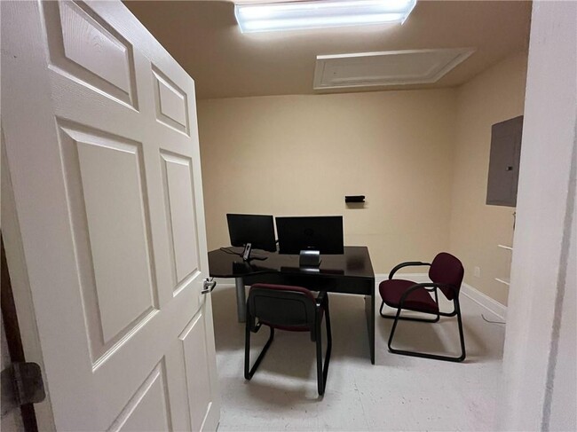 Building Photo - 6050 Southard Trace