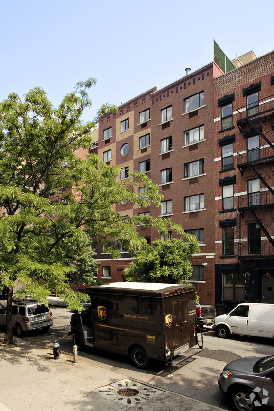 Foto del edificio - 725 E Ninth St