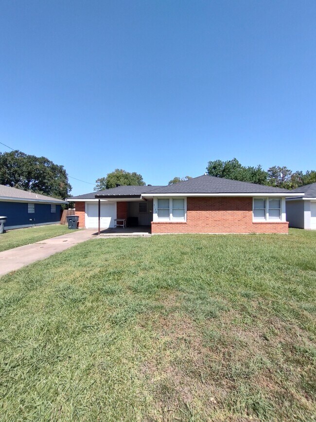Building Photo - 3128 Maple Ave