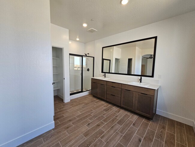 Master Bath-1/3 - 7133 E Brown Ave