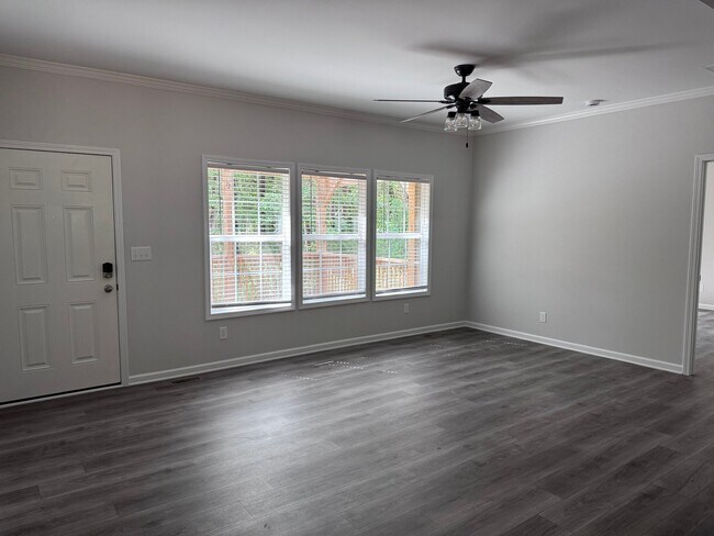 Foto del edificio - 2424 Buckner Clark Rd