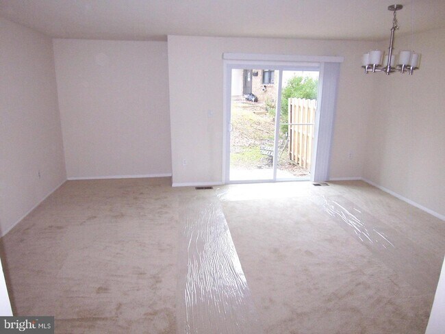 Foto del edificio - 18 Helmsman Ct