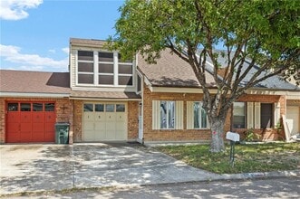 Building Photo - 14 Evergreen Ave