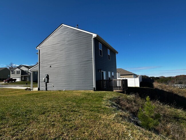 Foto del edificio - E. Morristown - 3 bed/2.5 bath home with garage