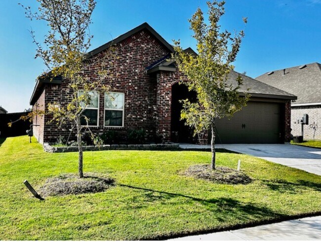 Foto del edificio - Like New 1 story 4 bedroom home just off D...
