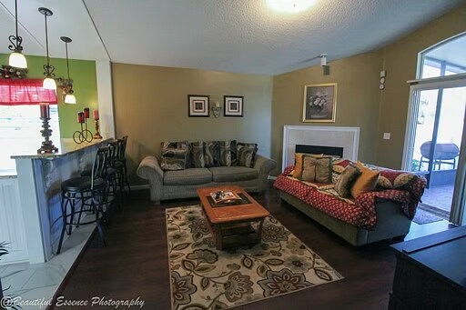 Foto del edificio - 1331 Haden Ln
