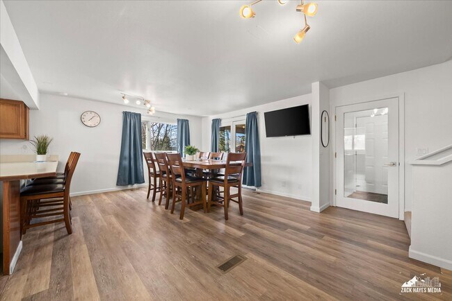 Building Photo - Manor on the Hill