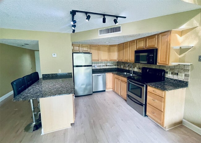 Foto del edificio - 57 Deer Creek Rd