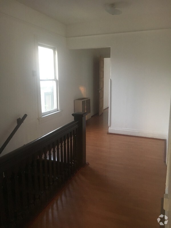 The Montana Apartments for Rent with a Yard Los Angeles, CA 3