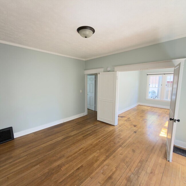Foto del edificio - 4 Bedroom Duplex - Belknap Hill Area!