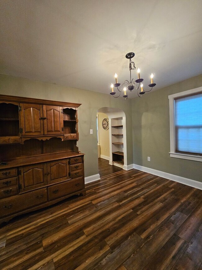 Foto del edificio - 102 N Forrest St