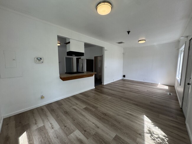 Building Photo - 2 BD 1 BA home with easy transit