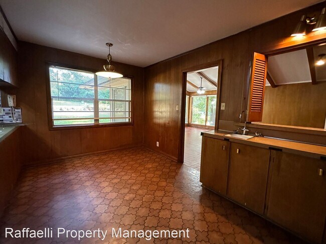 Building Photo - 4 br, 2.5 bath House - 18 Meadow Lane