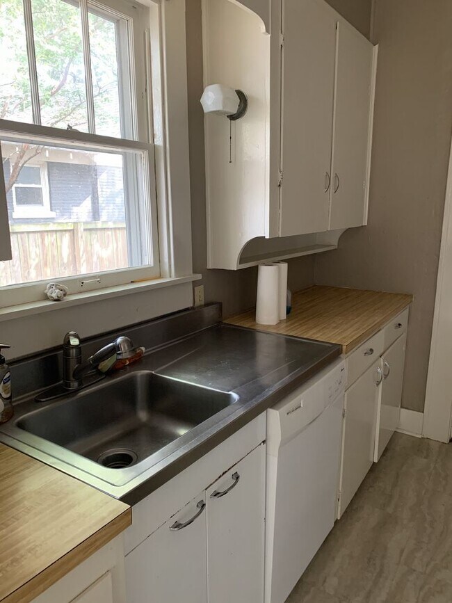 Building Photo - 4905 Kavanaugh