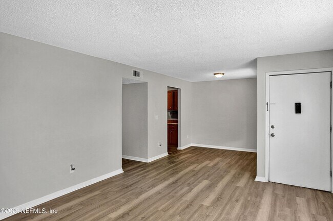Foto del edificio - 473 Bentwood Ln