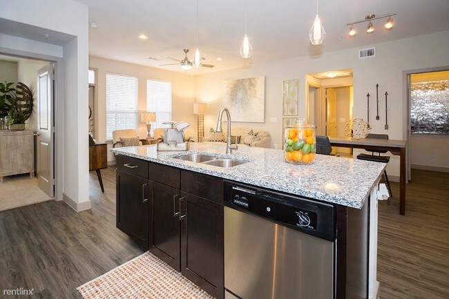 Building Photo - 1 br, 1 bath Apartment - 600 Pin Oak Rd 226