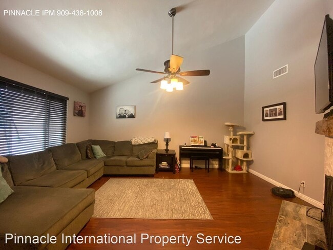 Building Photo - 3 br, 2 bath House - 13353 Beach Terrace D...