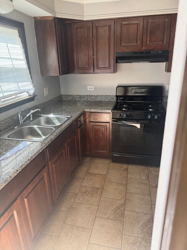 Foto del edificio - 4Br 2Ba Tri-level home