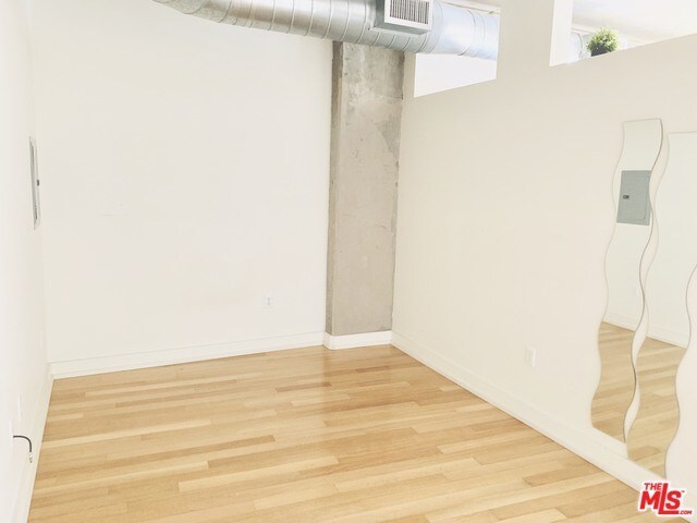 Building Photo - 645 W 9th St