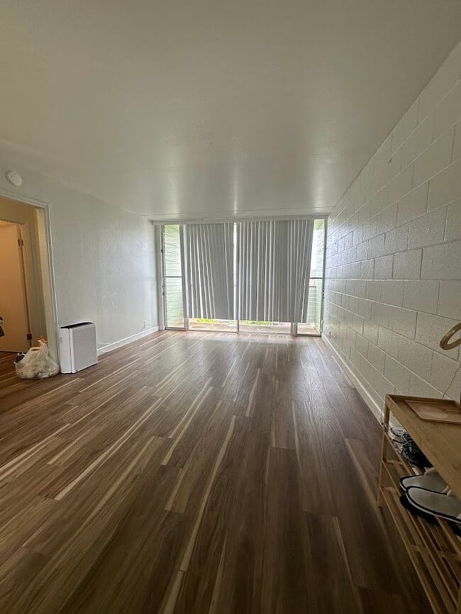 Building Photo - Lalawai Hale 2 bedroom, 1 bath, 1 uncovere...