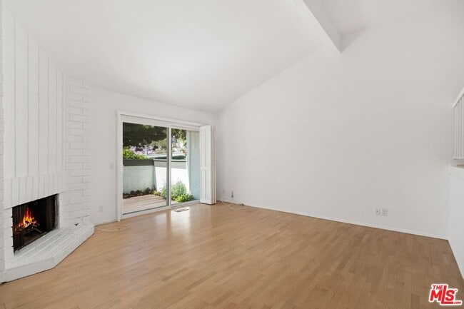Building Photo - 1646 Palisades Dr